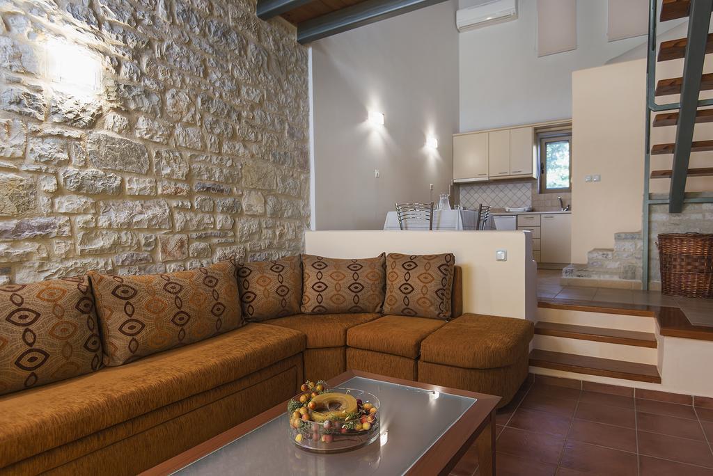Enastron Villas كيوبارِسِيا المظهر الخارجي الصورة